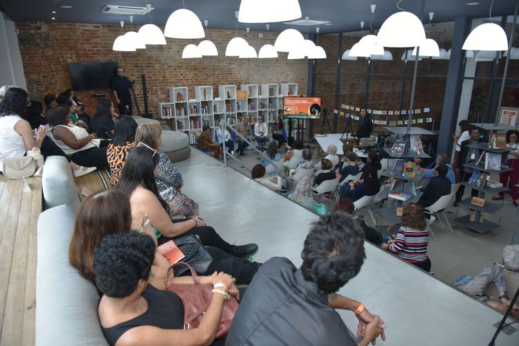 Papo CRAB: A exposição “Dona Izabel” e seu legado - Reflexões sobre educação, identidade cultural e comercialização.